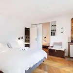Modern Apartment Near Louvre By Guestready